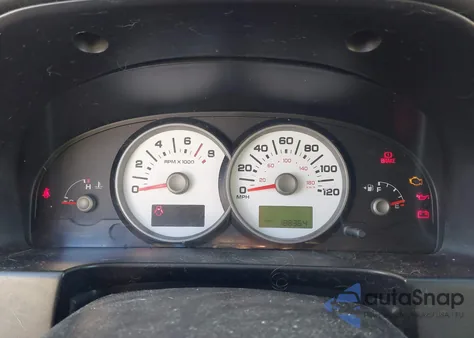 2005 Ford Escape Xls z USA, uszkodzony, nr VIN 1FMYU02Z15KA38119